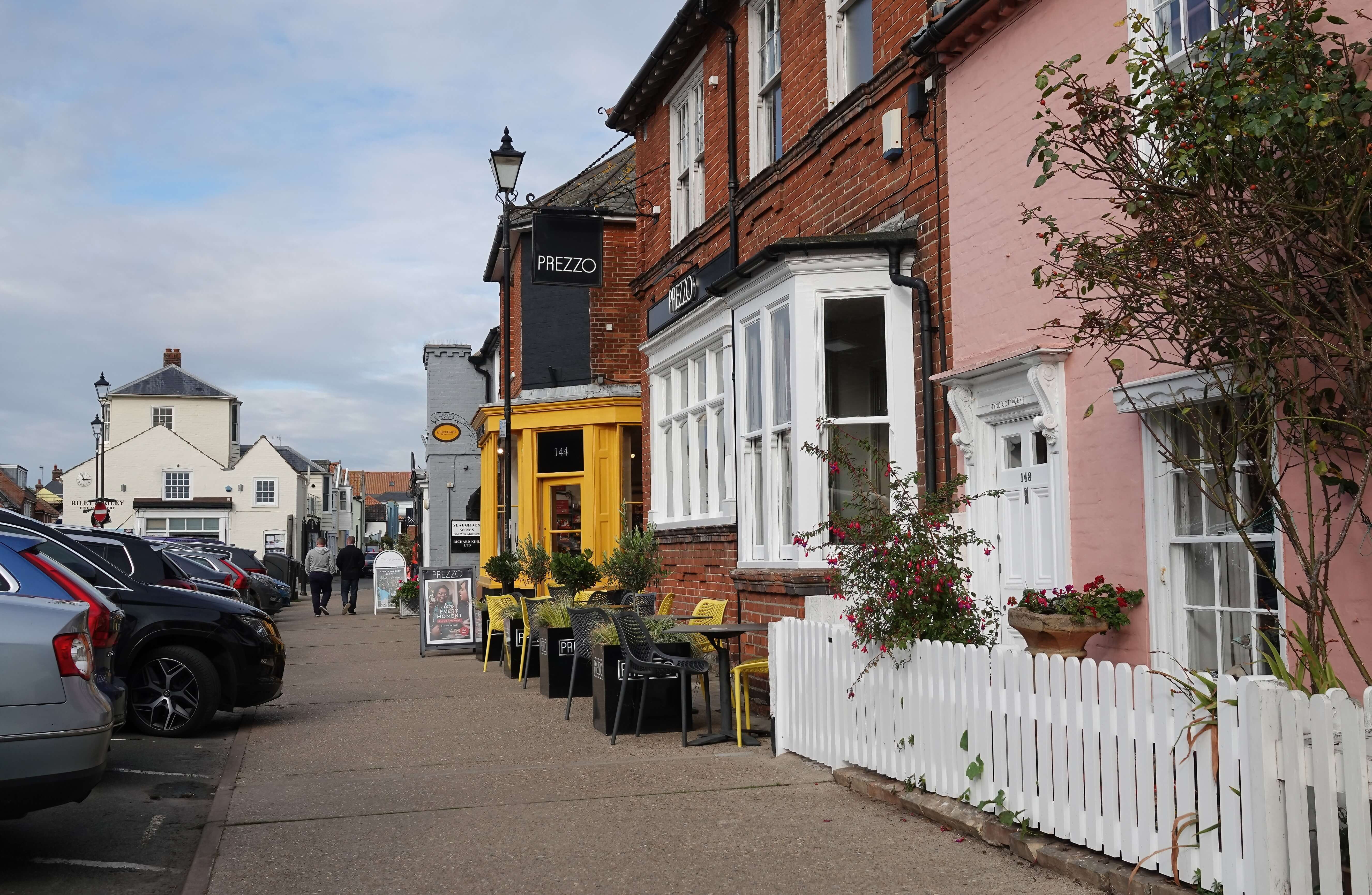 Aldeburgh high St in full swing